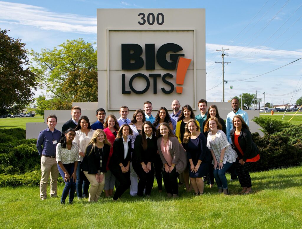 Big Lot Employees_Intern_Pic Credit_Zippia