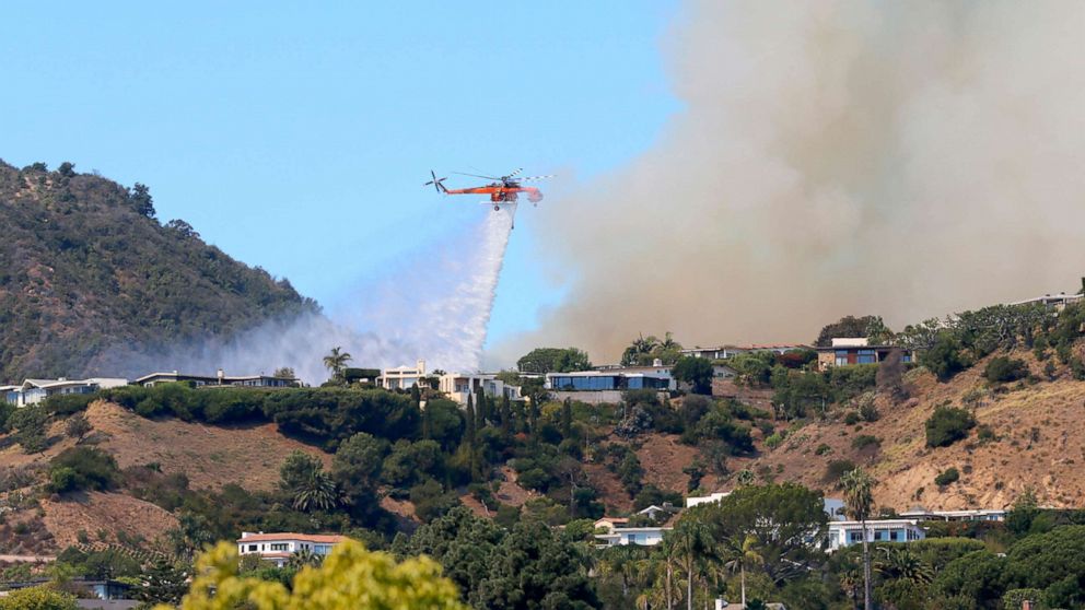 Crews race to stop brush fire in Pacific Palisades_Credit_ABCNews