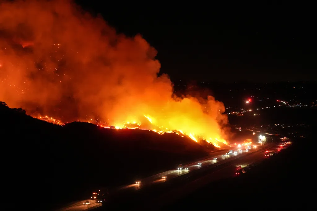 Wildfires break out in San Diego County with evacuations underway_NewYorkPost
