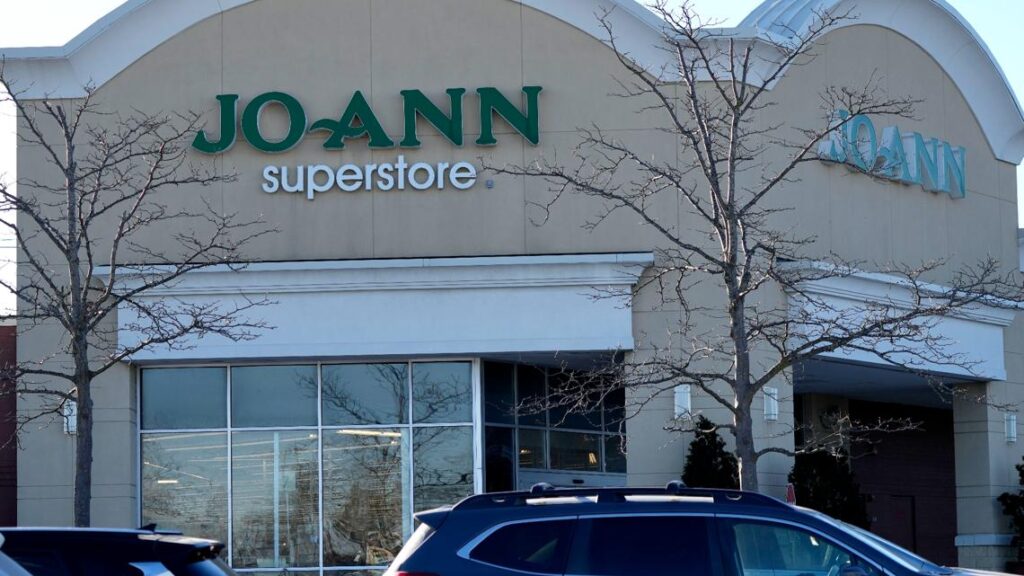 Joann crafting stores closing